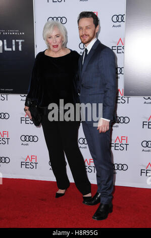 Hollywood, CA, USA. 15. November 2016. 15. November 2016 - Hollywood, Kalifornien. James McAvoy, Betty Buckley. AFI FEST 2016 vorgestellt von Audi - Screening von Universal Pictures' '' Split'' auf TCL Chinese Theater statt. Bildnachweis: Birdie Thompson/AdMedia Credit: Birdie Thompson/AdMedia/ZUMA Draht/Alamy Live-Nachrichten Stockfoto