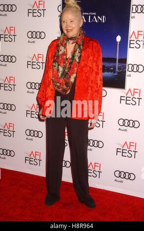 Hollywood, Kalifornien, USA. 15. November 2016. Sally Kirkland besucht die Premiere von "La La Land" bei der. Chinese Theater in Hollywood, Ca am 15. November 2016. 2016-Credit: Phil Roach/Globe Fotos/ZUMA Draht/Alamy Live-Nachrichten Stockfoto