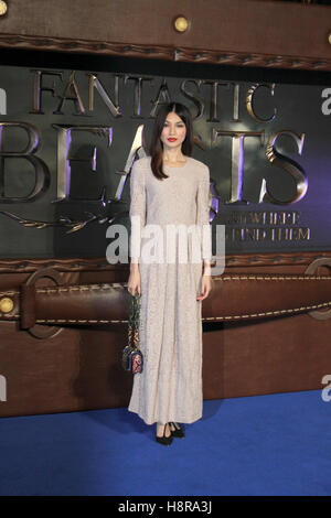 London, UK. 15. November 2016. Schauspielerin Gemma Chan kommt in die Europa-Premiere des Films "Phantastische Tierwesen &amp; wo sie zu finden" in London, UK, 15. November 2016. Foto: PHILIP DETHLEFS/Dpa/Alamy Live News Stockfoto