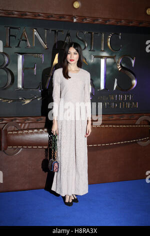 London, UK. 15. November 2016. Schauspielerin Gemma Chan kommt in die Europa-Premiere des Films "Phantastische Tierwesen &amp; wo sie zu finden" in London, UK, 15. November 2016. Foto: PHILIP DETHLEFS/Dpa/Alamy Live News Stockfoto