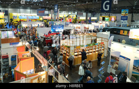 Leipzig, Deutschland. 16. November 2016. Ein Blick ins Innere der Halle des Messegelände während der Tourismus & Caravan Messe in Leipzig, Deutschland, 16. November 2016. Rund 600 Aussteller aus 18 Ländern und 60 Marken in der Caravanindustrie präsentieren den Urlaub Handel fair läuft vom 16. bis 20. November 2016. Urlaub in 67 verschiedenen Ländern werden ebenfalls angeboten. Foto: SEBASTIAN WILLNOW/DPA/Alamy Live-Nachrichten Stockfoto