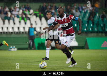 Curitiba, Brasilien. 16. November 2016. Grafite Santa Cruz. Coritiba Foot Ball Club und Santa Cruz passen gültig für die 35. Runde der Meisterschaft in der Couto Pereira-Stadion in Curitiba. © Guilherme Artigas/FotoArena/Alamy Live-Nachrichten Stockfoto