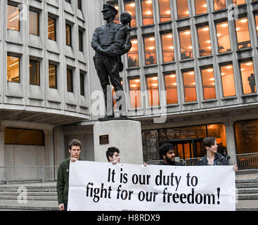 Philadelphia, Pennsylvania, USA. 16. November 2016. Soziale Gerechtigkeit Demonstranten vor dem Philadelphia Polizeipräsidium in Philadelpha Pa Credit: Ricky Fitchett/ZUMA Draht/Alamy Live News Stockfoto