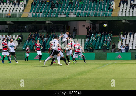 Curitiba, Brasilien. 16. November 2016. Während Coritiba und Santa Cruz, Spiel gültig für die 35. Runde der Meisterschaft in der Couto Pereira-Stadion in Curitiba. © Reinaldo Reginato/FotoArena/Alamy Live-Nachrichten Stockfoto