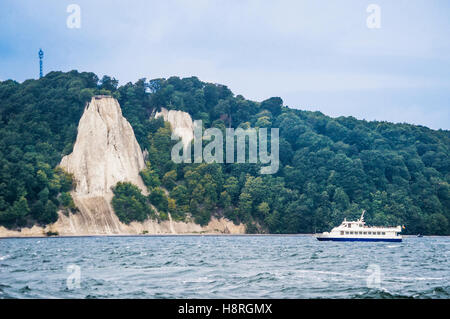 Blick auf das beeindruckende Königsstuhl (Königs Stuhl) Klippe Gesicht gesehen aus der Ostsee, Mecklenburg-Vorpommern, Deutschland Stockfoto