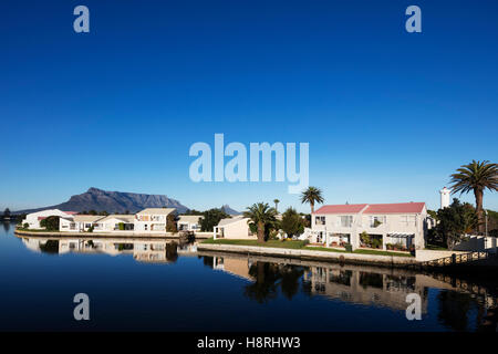 Südafrika, Western Cape, Kapstadt, Tafelberg und Milnerton Vlei Stockfoto