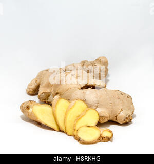 Ingwer-Wurzel Closeup auf weißem Hintergrund Stockfoto