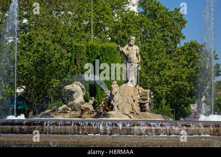 Neptunus Marmorbrunnen von Juan Pascual de Mena am Paseo del Prado in Madrid Stockfoto