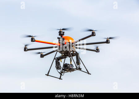 Drohne, Multi Copter, Oktokopter, mit einem Kamerasystem, professionelle Drohne zum areal fotografieren, Filmen, Stockfoto