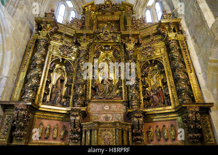 Vergoldeter Altar in der Kirche Iglesia De Santa María in Laredo, Kantabrien, Spanien, Europa Stockfoto