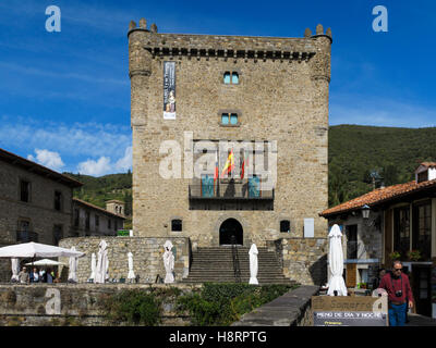 Turm Torre del Infantado in Potes, Kantabrien, Spanien, Europa Stockfoto