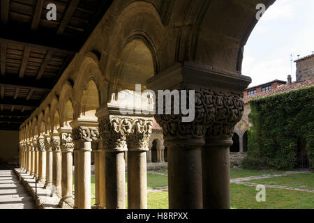 Kirche der Colegiata de Santa Juliana in Santillana del Mar, Spanien, Kantabrien, Europa Stockfoto