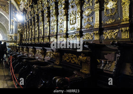 Prunkvolles Chorgestühl an der Kathedrale Sé Catedral de Braga in Braga, Minho, Portugal, Europa Stockfoto