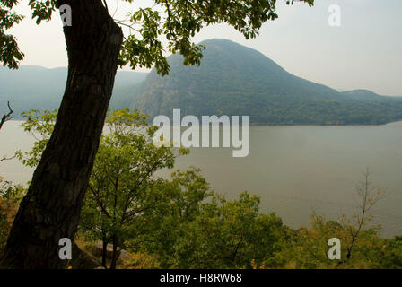 Blick auf den Hudson Fluss von N.i.c.e Ridge Trail, Hudson Highlands State Park, New York Stockfoto