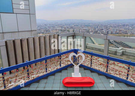 Osaka, 30 APR: Schöne Szene von Umeda Sky Building am 30. April 2011 in Osaka, Japan Stockfoto