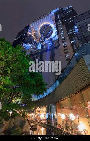 Osaka, 30 APR: Schöne Nachtaufnahme des Umeda Sky Building am 30. April 2011 in Osaka, Japan Stockfoto