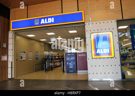 Aldi-Supermarkt in Cranbourne East Melbourne Victoria Australien Stockfoto