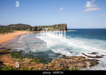 Blick nach Norden entlang Avalon Beach, einem der berühmten Nordstrände von Sydney, New South Wales, Australien Stockfoto