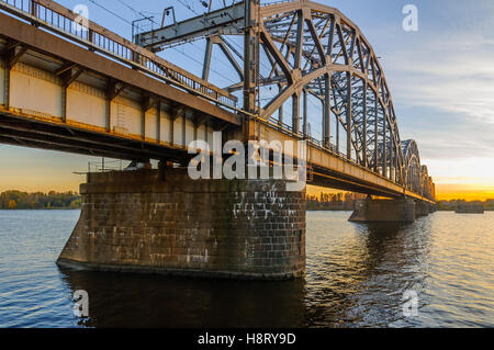 Eisenbahnbrücke in Riga, Lettland Stockfoto