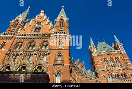 Saint Pancras Bahnhof wurde im Jahre 1868 von der Midland Railway als der südliche Terminus von der Hauptbahn eröffnet. Stockfoto