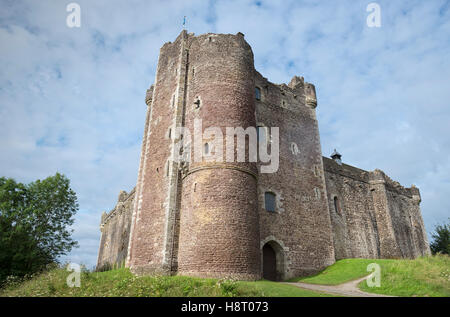 Die Außenseite des Doune Castle in der Nähe von Stirling in Schottland, bekannt als ein wichtiger Standort für den Film Monty Python und der Heilige Gral. Stockfoto