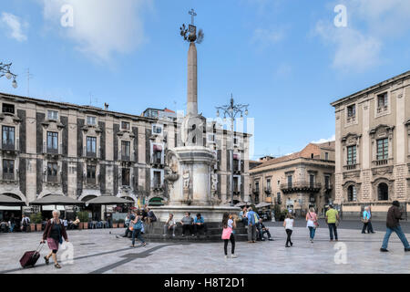 Piazza Duomo, Fontana dell'Elefante, Catania, Sizilien, Italien Stockfoto