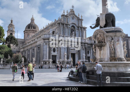 Piazza Duomo, Fontana dell'Elefante, Catania, Sizilien, Italien Stockfoto