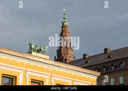 Auf dem Dach des Turms von Thorvaldsens Museum und Schloss Christiansborg in Kopenhagen, Dänemark Stockfoto