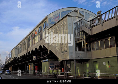 Außenansicht der U-Bahn vom U-Bahnhof Görlitzer Bahnhof an der Wiener & Skalitzer Straße in Kreuzberg Berlin Deutschland KATHY DEWITT Stockfoto