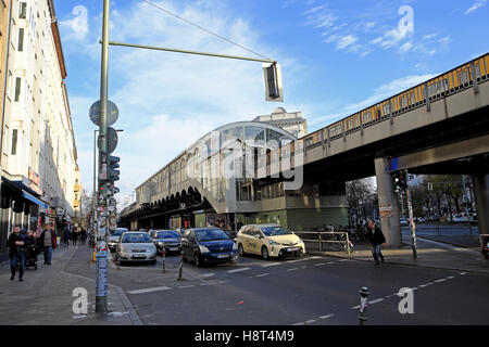 Außenansicht des U Görlitzer Bahnhof am Wiener & Skalitzer Straße Kreuzberg Berlin Deutschland KATHY DEWITT Stockfoto