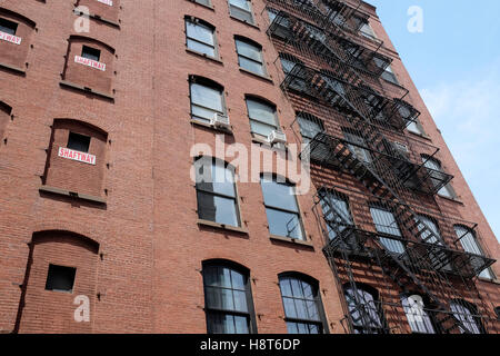 Soho-Gusseisen-Fassaden mit Feuerleitern, Manhattan, New York City. Stockfoto