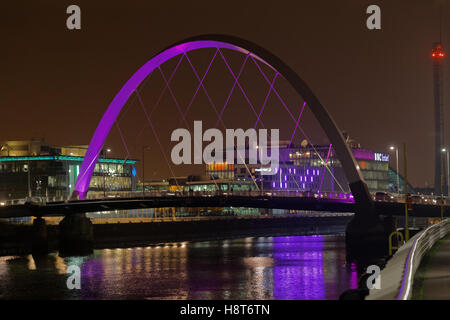 Clyde Arc bbc zuzukneifen Brücke Night Glasgow Stockfoto