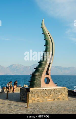 Griechenland, Kreta, Agios Nikolaos, Skulptur "Horn der Amalthea" Stockfoto