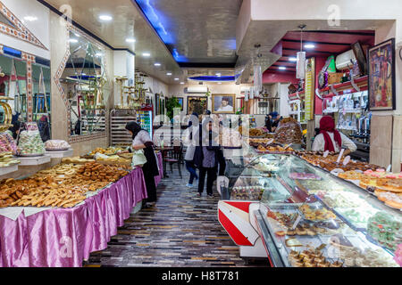 Das Innere des Dallas Patisserie, Tetouan, Marokko Stockfoto