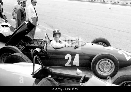 1961 ITALIENISCHEN GP GRAHAM HILL BRM HÖHEPUNKT P57 GRUBEN Stockfoto