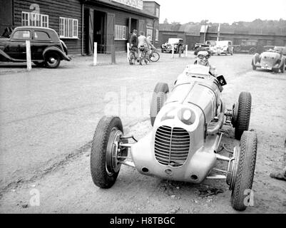 BROOKLANDS PADDOCK WAKEFIELD MASERATI 6CM Stockfoto