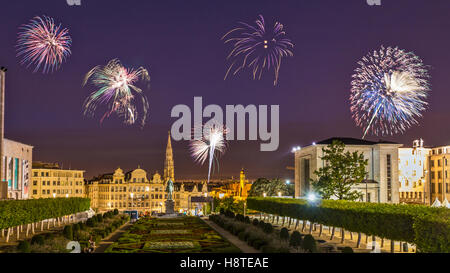 Feuerwerk über den Kunst-Hügel in Brüssel. New Years Eve in Belgien Stockfoto