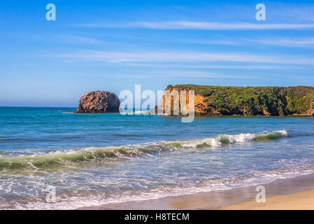 Andrew Molera Strand und Felsformationen. Andrew Molera State Park, Big Sur, Kalifornien, Vereinigte Staaten von Amerika. Stockfoto