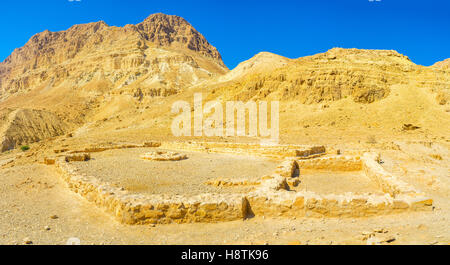 Die Ruinen der Kupferzeit Tempel von Ein Gedi, gelegen inmitten der Wüste Berge, Israel. Stockfoto