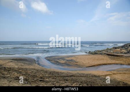 Schwarzer Strand Varkala, Kerala, Indien Stockfoto