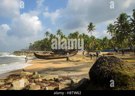 Angeln am schwarzen Strand Varkala, Kerala, Indien Stockfoto