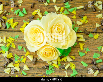 Süße essbare Dekorationen: Rose Mastix. Stockfoto