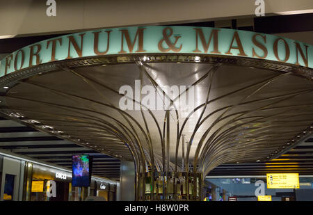 Fortnum & Mason bar am Flughafen London Heathrow Terminal 5, UK (LHR/EGLL) Stockfoto