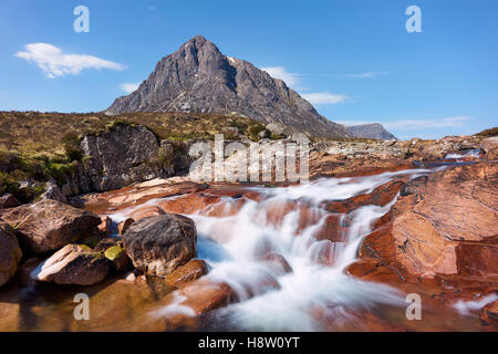 Buachaille Etive Mor und der Fluss Coupall, Schottland.  Berg und Fluss-Landschaft Stockfoto