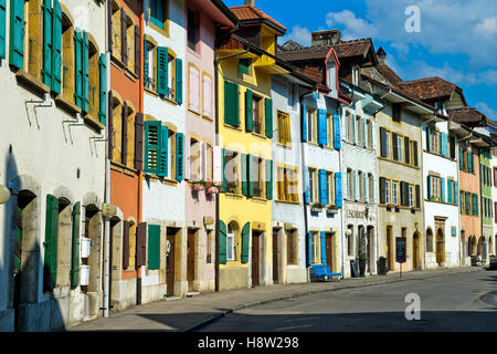 Bunte Häuser, Le Landeron Altstadt, Kanton Neuenburg, Schweiz Stockfoto