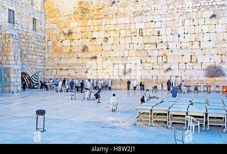 Die orthodoxen chassidischen Juden betet an der Klagemauer in Ha Kotel Square, Jerusalem, Israel. Stockfoto