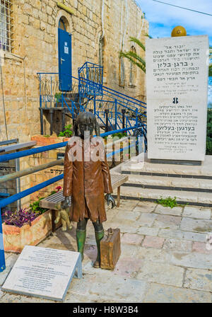 Die Statue des Mädchens mit ihren Teddybär (Mischke) ist Denkmal für die Kinder - Opfer des Holocaust Stockfoto
