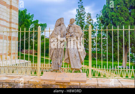 Das Denkmal für den Papst Paul VII und Patriarch Atenagoras ich neben der Basilika der Verkündigung Stockfoto