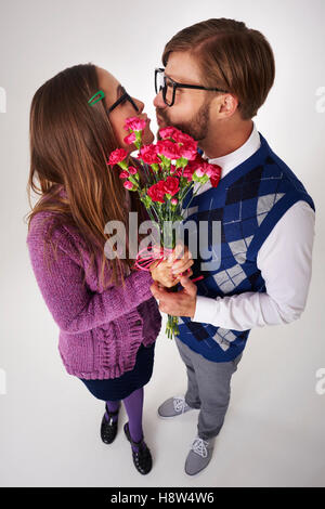 Dankbar Lady Geek halten Blumen Stockfoto