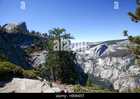 Falls Trail auf dem Weg zum Felsen klettern Half Dome im Yosemite-Nationalpark, Kalifornien USA Stockfoto